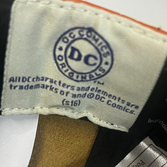 DC Comics NWT Bioworld Aquaman Snapback Orange + Green w/ Gold Logo - Picture 5 of 8